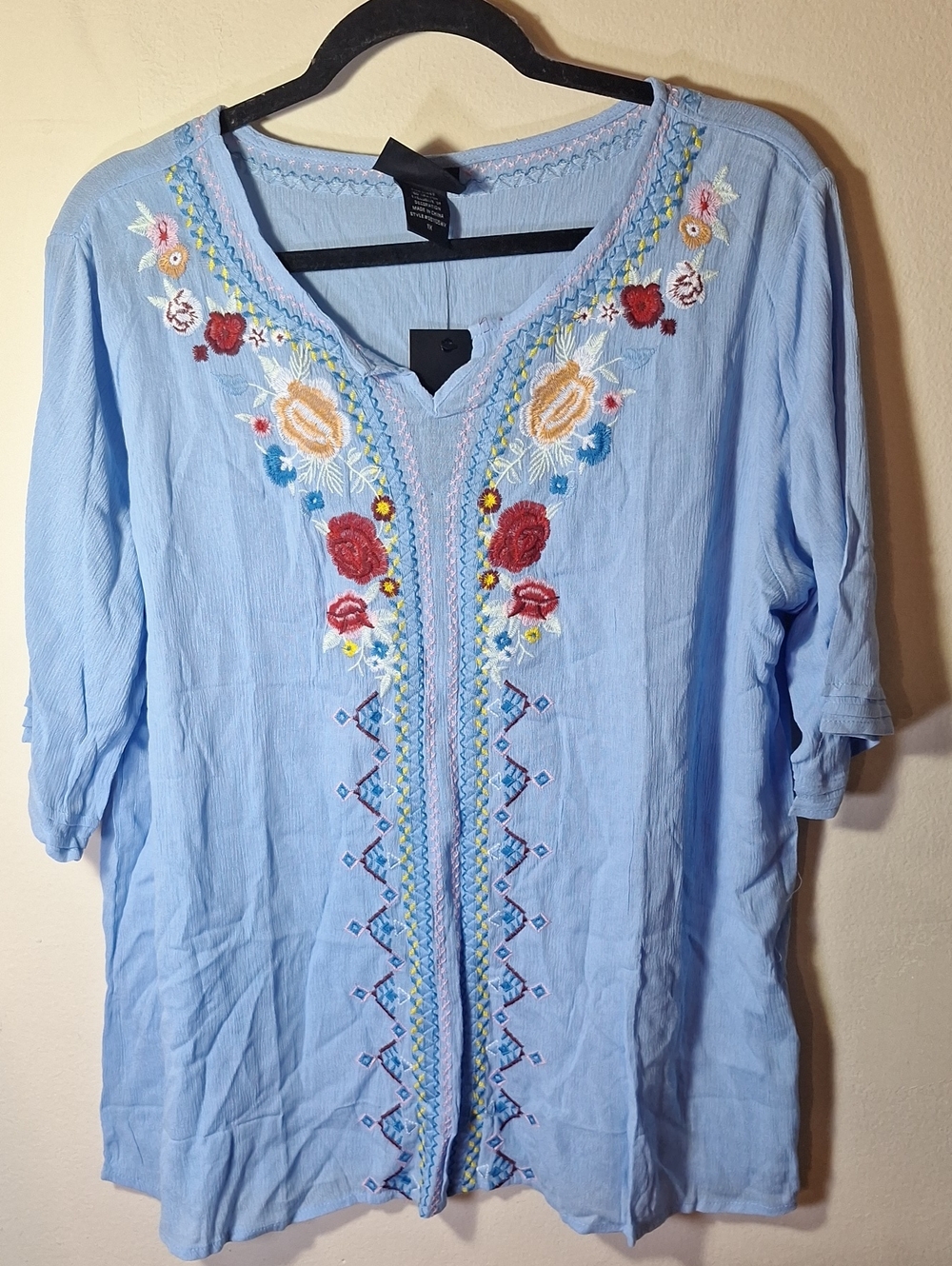 Liv Los Angeles Embroidered Floral Top NWT